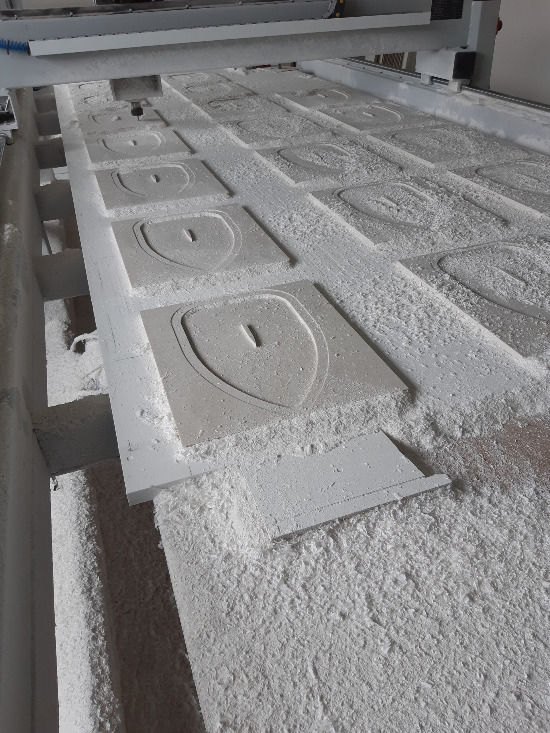 Wycinanie umywalek Solid Surface
